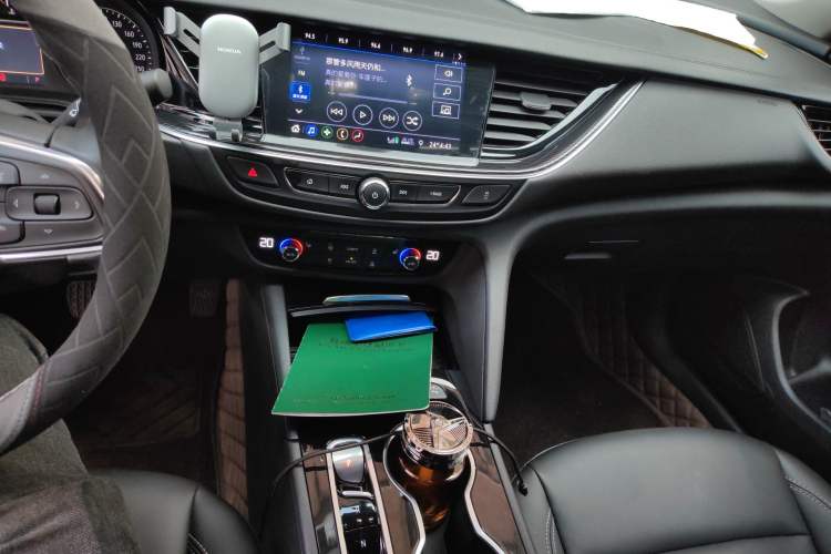 Used Buick Regal 2024 25T Deluxe Edition Audio And AC Panel