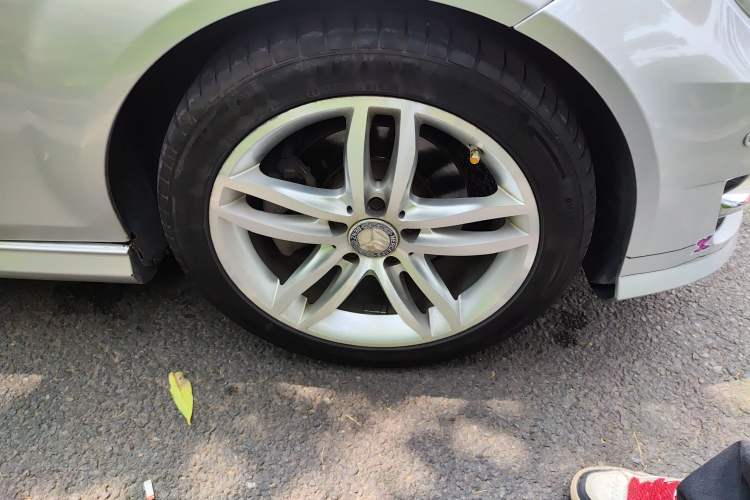 Used Mercedes-Benz C-Class 2011 C 200 CGI Fashion Model Right Front Wheel Hub