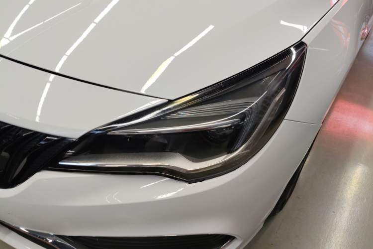 Used Buick Verano 2016 Hatchback GS 20T Dual-Clutch Passionate Sporty Model Left Front Headlight