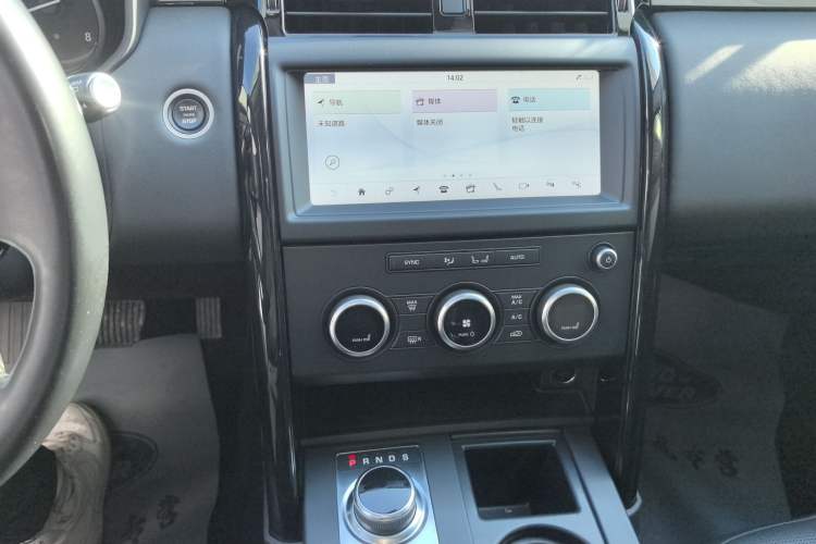 Used Land Rover Discovery 2019 3.0 SC V6 SE Audio And AC Panel