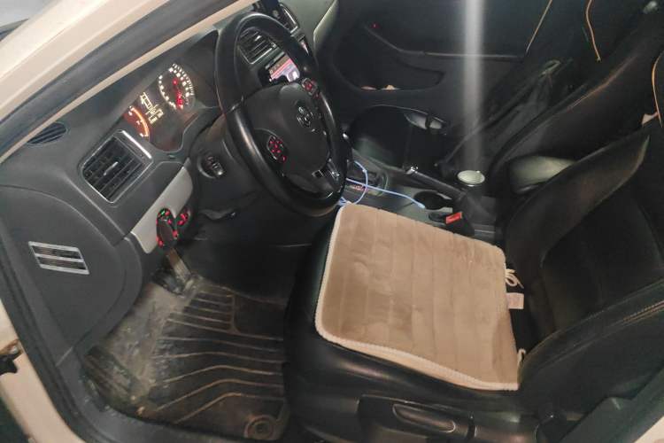 Used Volkswagen Sagitar 2012 1.4TSI Automatic Luxury Edition Left Front Seat