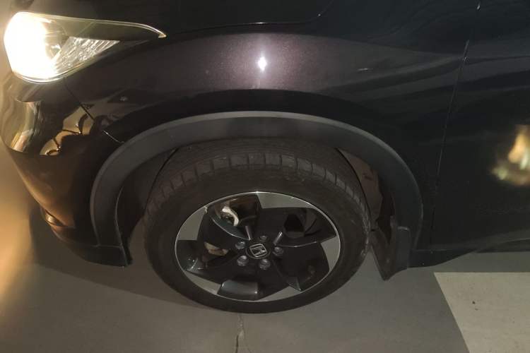 Used Honda Vezel 2015 1.8L CVT 2WD Luxury Model
