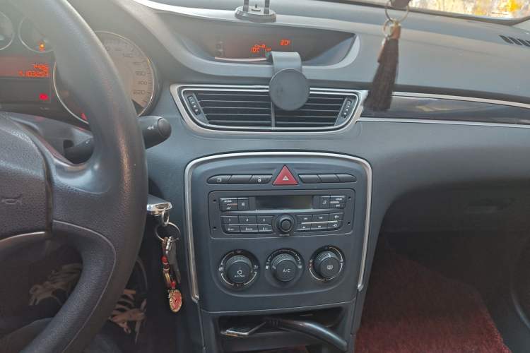 Used Peugeot 308 2014 Enjoy Edition Classic 1.6L Manual YouShang Model Audio And AC Panel