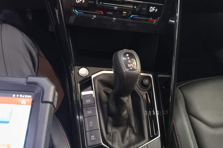 Used Volkswagen Tayron 2020 330TSI Two-Wheel Drive Luxury Smart Connectivity Version Gear Lever