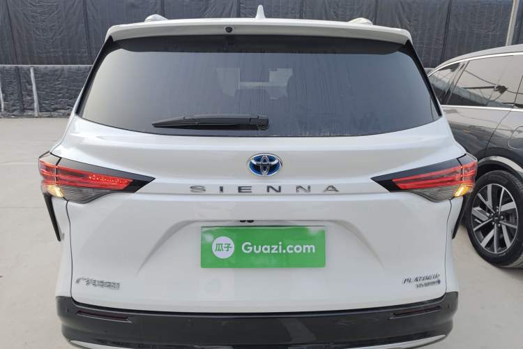 Used Toyota Sienna 2023 2.5L Hybrid Platinum Edition