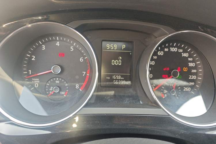 Used Volkswagen Sagitar 2017 230TSI Automatic Comfort Version Instrument Cluster