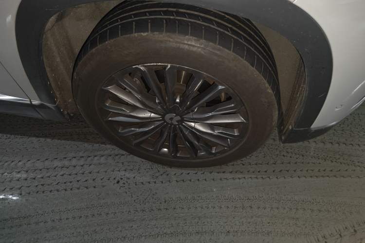 Used Nio ES8 2022 75 kWh Six-Seater Version Right Front Wheel Hub