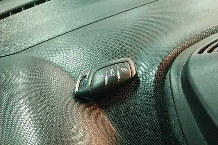 Used Roewe Clever 2021 302 km New Four-Seater Super-Efficient Version
