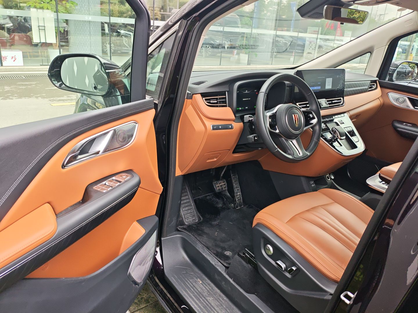 Hongqi HQ9 PHEV 2024 2.0T Four-Wheel Drive Business Edition — снимка 18