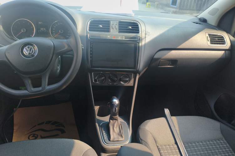 Used Volkswagen Polo 2014 1.4L Automatic Comfort Edition Audio And AC Panel