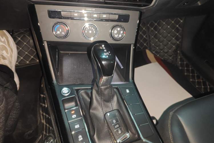 Used Volkswagen Passat 2019 280TSI Business Edition China VI Gear Lever