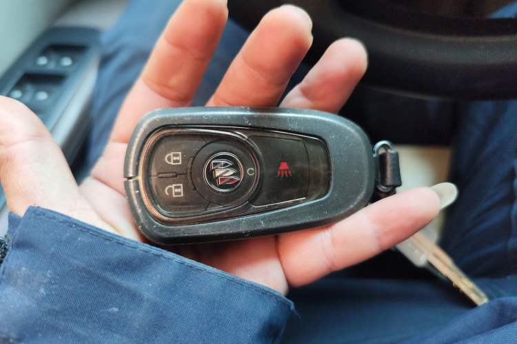 Used Buick GL8 2023 Land Executive Class Comfort Model
