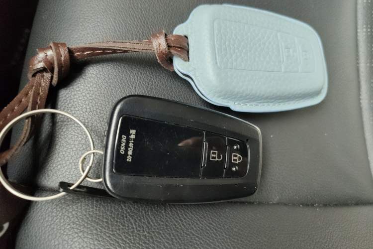 Used Toyota IZOA 2020 2.0L Yichi Version
