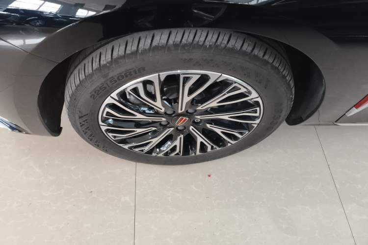 Used Hongqi H5 2025 2.0T Automatic Flag Edition – 500 000 Units Commemorative Version
