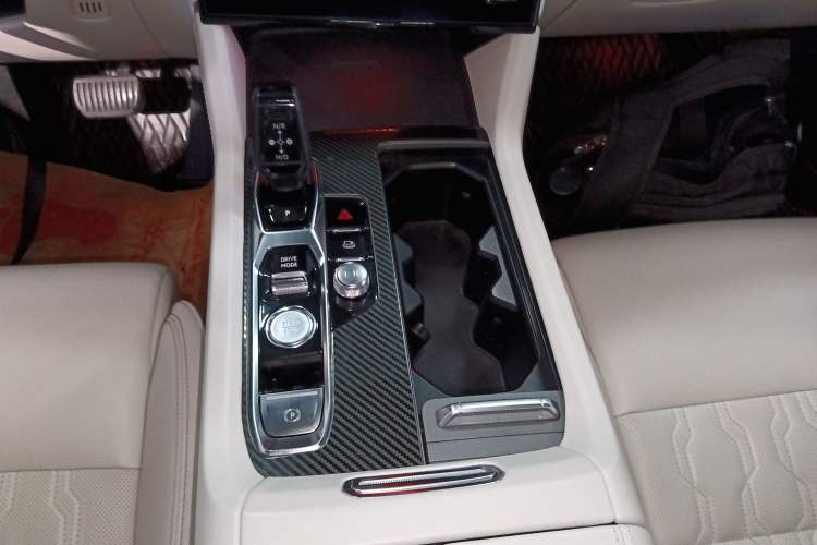 Used Lynk & Co 09 2021 2.0T Ultra Six-Seater
