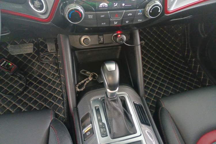 Used CHANGAN CS55 2017 1.5T Automatic Colorful Edition Gear Lever