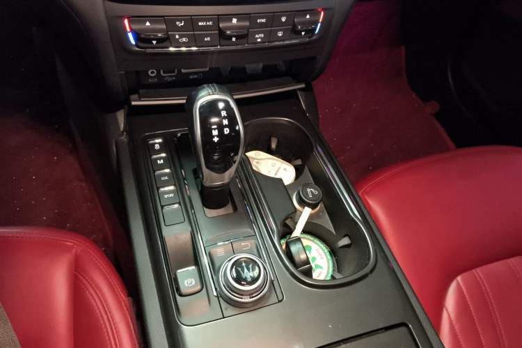 Used Maserati Ghibli 2017 3.0T Standard Edition Gear Lever