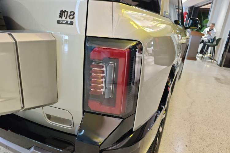 Used Formula Leopard 8 2025 Smart & Brave Flagship Edition 6 Seats Right Rear Taillight