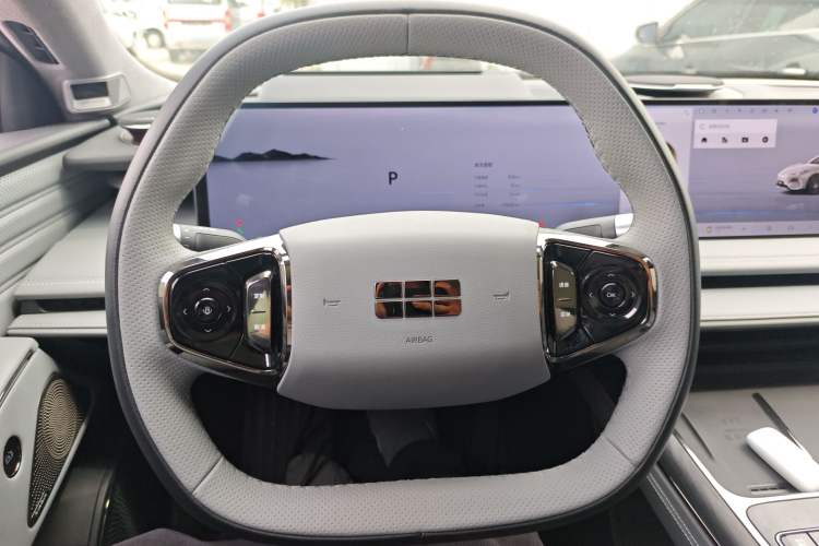 Used Geely Galaxy E8 2025 700 km Long-Range Intelligent Driving Version Steering Wheel