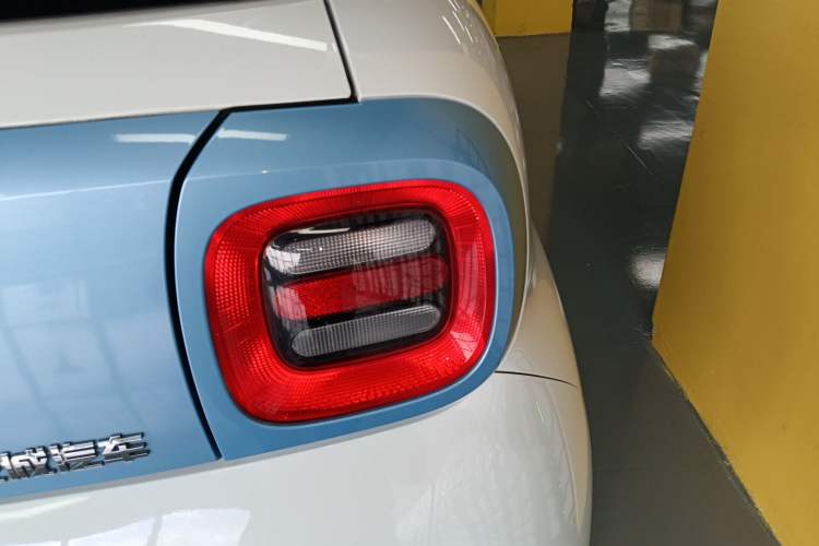 Used ORA Black Cat 2019 351 km Family Edition
