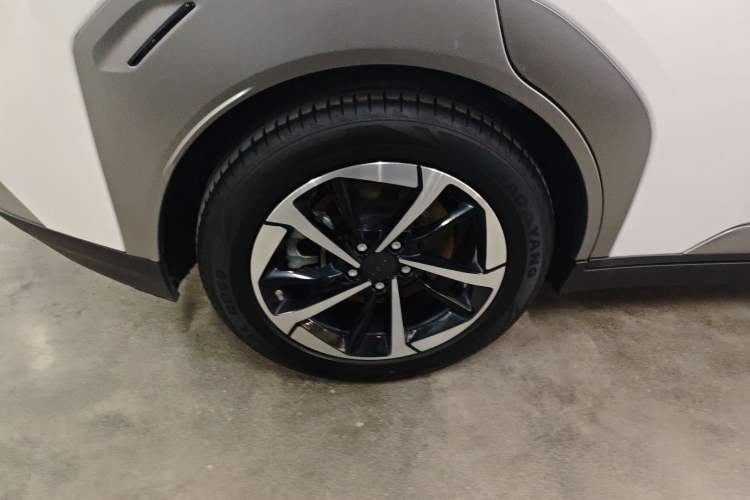 Used AION Y 2022 Plus 70 Smart Edition Right Rear Wheel Hub