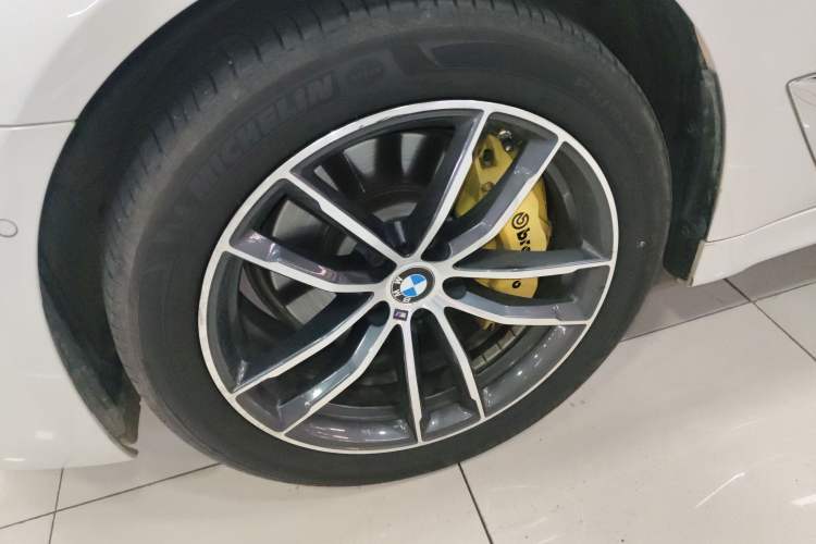Used BMW 5 Series 2022 Second Facelift 525Li M Sport Package Left Front Wheel Hub