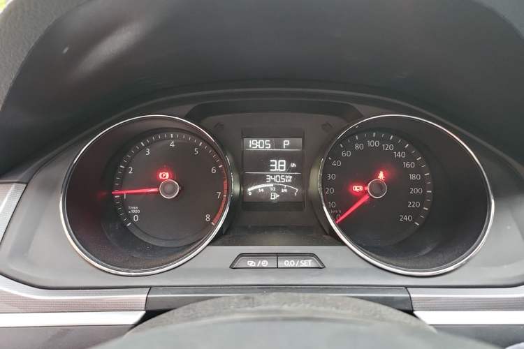Used Volkswagen Bora 2017 1.6L Automatic Fashion Model Instrument Cluster