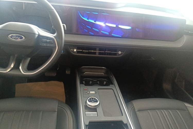 Used Ford Mondeo 2025 2.0T EcoBoost Luxury Version Audio And AC Panel