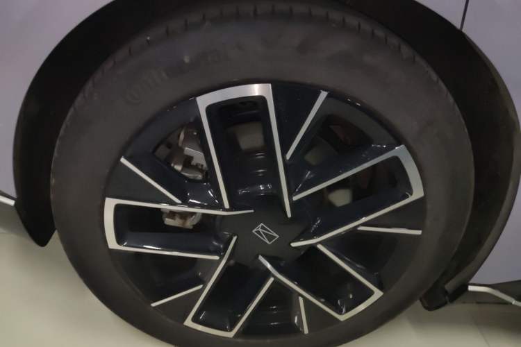 Used Avatr 06 2025 Pro Range-Extended Edition Right Rear Wheel Hub