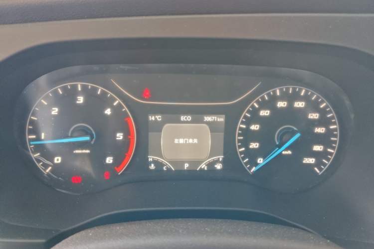 Used JMC Fushun 2023 2.0T Automatic Short-Wheelbase Mid-Top Commercial Multi-Purpose 6-Seater Passenger Vehicle