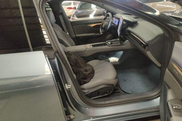 Used Lynk & Co 07 2024 EM-P 126 Long-Range Ultra