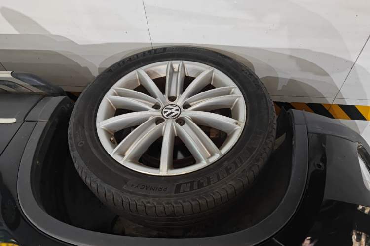 Used Volkswagen Tiguan 2013 2.0 TSI Automatic All-Wheel-Drive Flagship Edition Left Front Wheel Hub