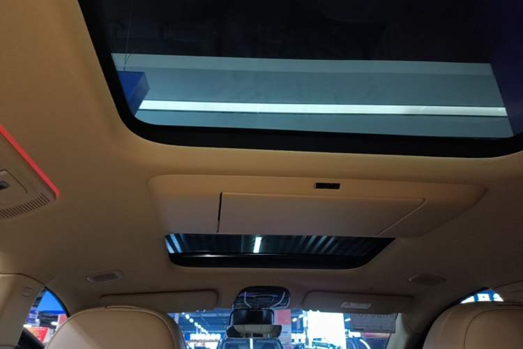 Used VOYAH Dream 2025 PHEV Four-Wheel Drive Prestige Kunpeng Edition
