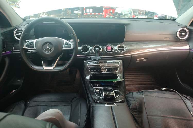 Used Mercedes-Benz E-Class 2016 E 200 L Sport Edition Center Console