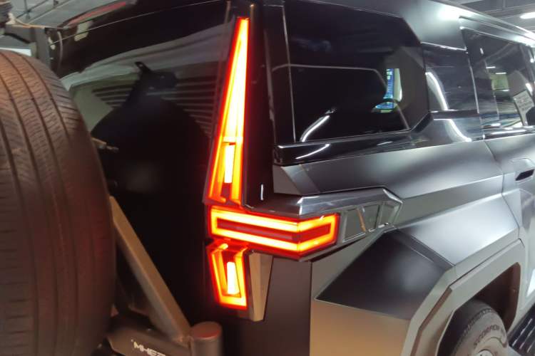 Used Brave warrior 917 2023 Range-Extended Base Model Exterior 3