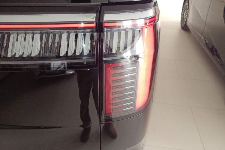 Used Zeekr 009 2024 Six-Seat Executive Version 4WD 108 kWh
