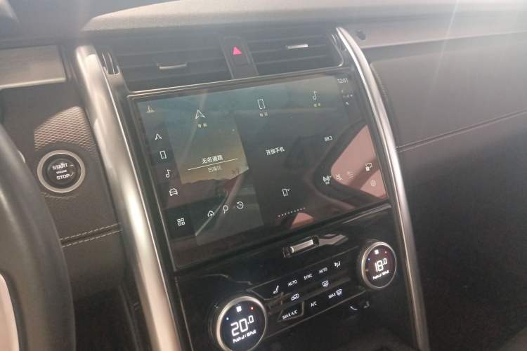 Used Land Rover Discovery 2021 360 PS R-Dynamic SE Audio And AC Panel