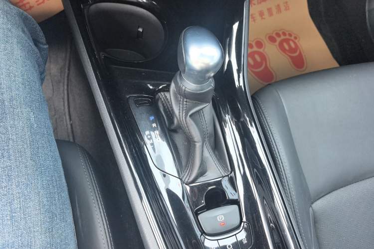 Used Toyota IZOA 2018 2.0L Yichi Version China VI Standard