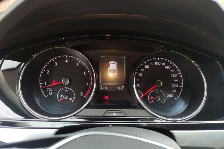 Used Volkswagen Lamando 2015 280TSI DSG Luxury Edition Odometer Close Up