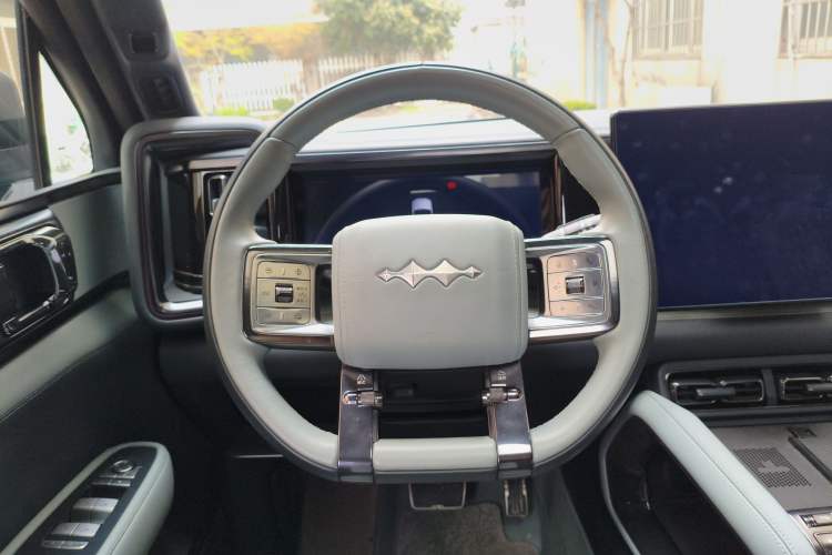 Used Formula Leopard 5 2023 Navigator Edition
