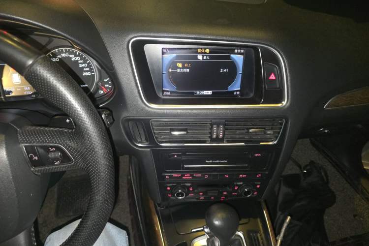 Used Audi Q5 2012 2.0TFSI Luxury Edition Audio And AC Panel