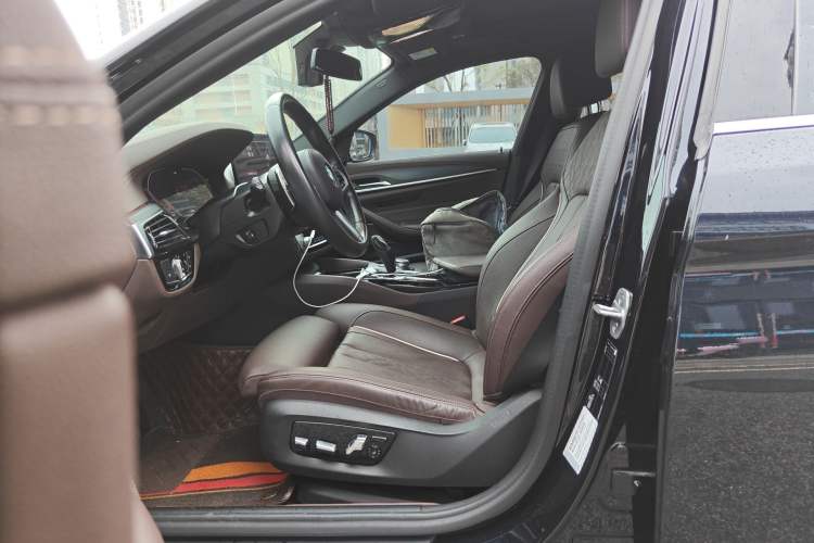 Used BMW 5 Series 2022 530Li Luxury Edition M Sport Package Left Front Seat