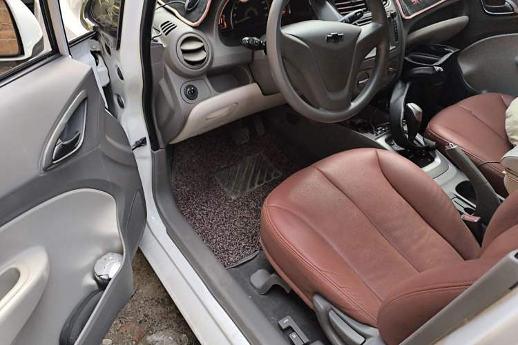 Used Chevrolet Sail 2013 Sedan 1.4L AMT Enjoy Edition Driver Seat