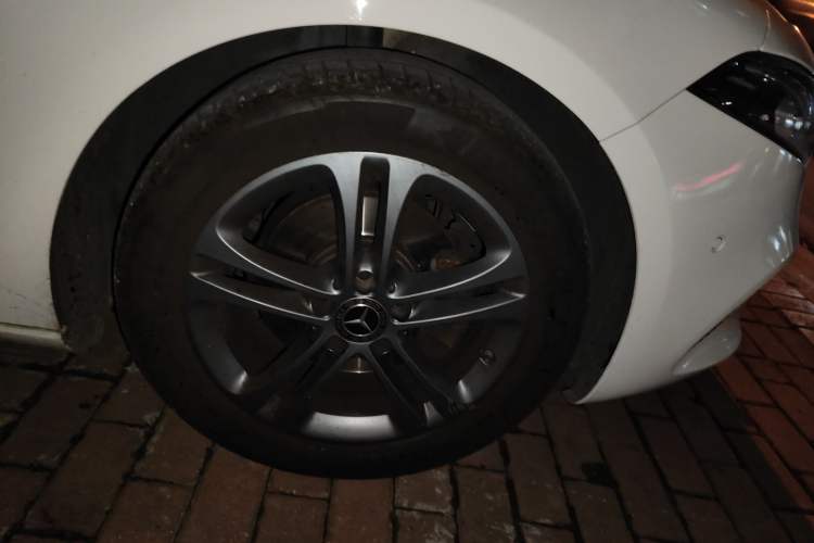 Used Mercedes-Benz A-Class 2019 A 200 Dynamic Edition Right Front Wheel Hub