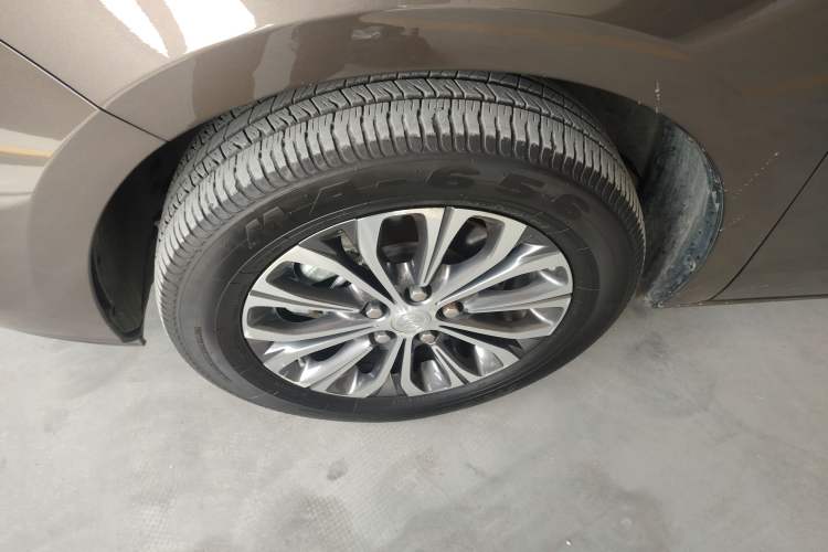 Used Buick GL8 2021 Land Cruiser Executive Class 652T Comfort Model Left Front Wheel Hub