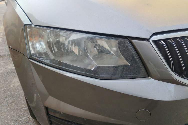 Used Skoda Octavia 2016 1.6L Automatic Chuanxing Edition Right Front Headlight