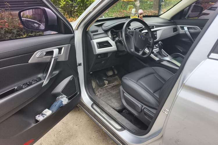 Used Geely Auto Emgrand X7 Sport 2016 1.8TD Automatic ZhiShang Model