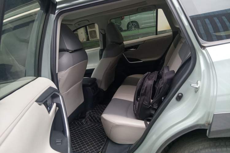 Used Toyota RAV4 2020 2.0L CVT Four-Wheel Drive Prestige Edition Left Rear Seat