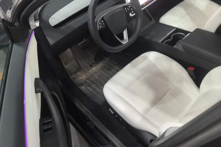 Used Tesla Model 3 2023 Rear-Wheel-Drive Version
