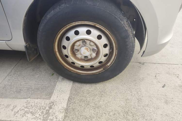 Used Wuling Rongguang V 2015 1.2L Practical Model Right Front Wheel Hub